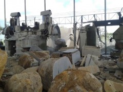 佛山火山巖 黑洞石、蜂窩石、玄武石路石青石批量訂做