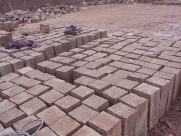 東鄉縣紅色石材荒料堆場