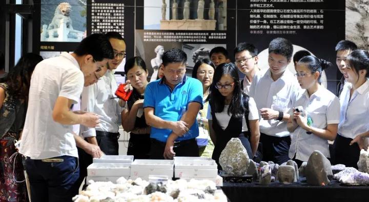 福建省旅發(fā)委、經(jīng)信委相關(guān)領(lǐng)導(dǎo)實地考察水頭知名石材企業(yè)