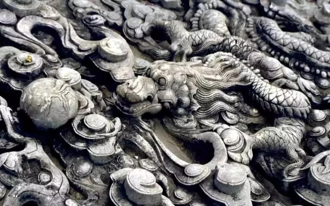 古老的石雕裝飾-皇家雕塑，歷史見證石頭上的滄桑和溫度