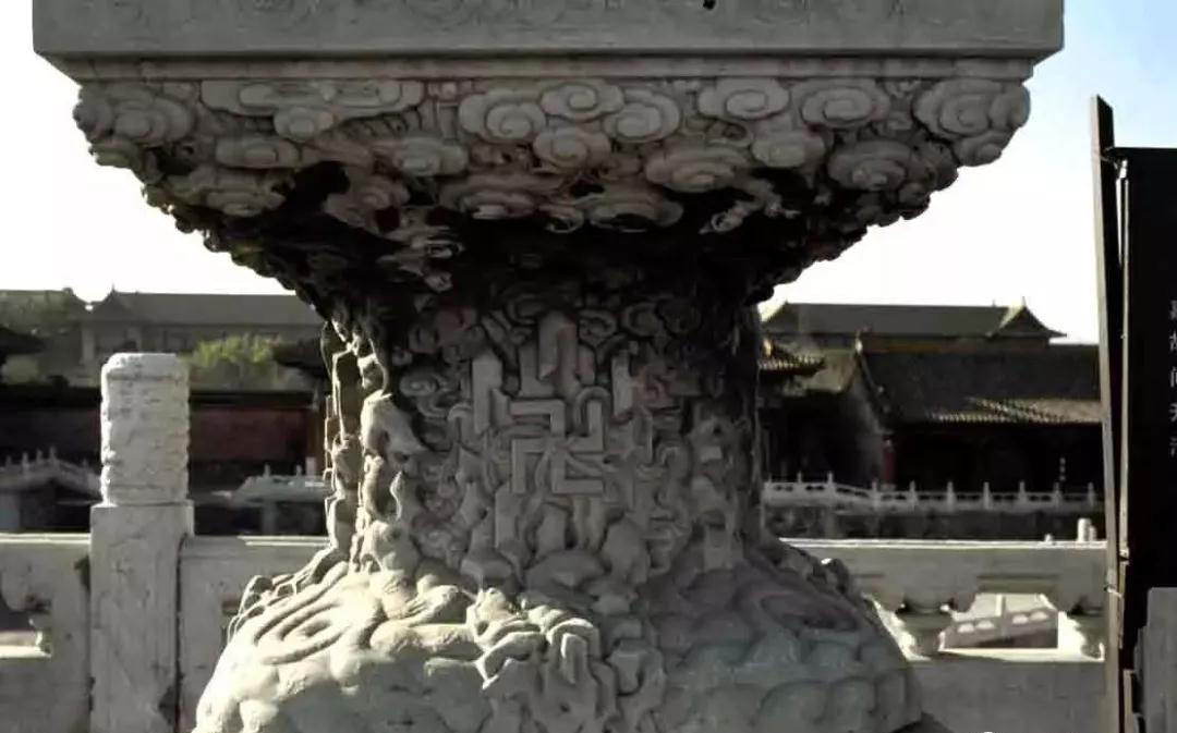 古老的石雕裝飾-皇家雕塑，歷史見證石頭上的滄桑和溫度