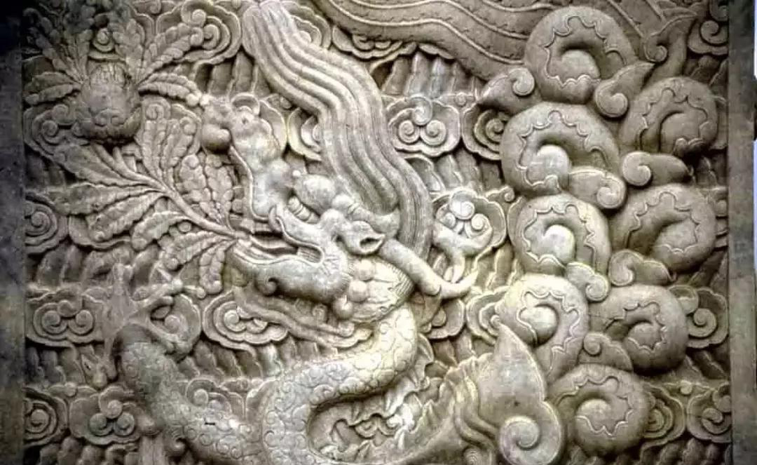 古老的石雕裝飾-皇家雕塑，歷史見證石頭上的滄桑和溫度