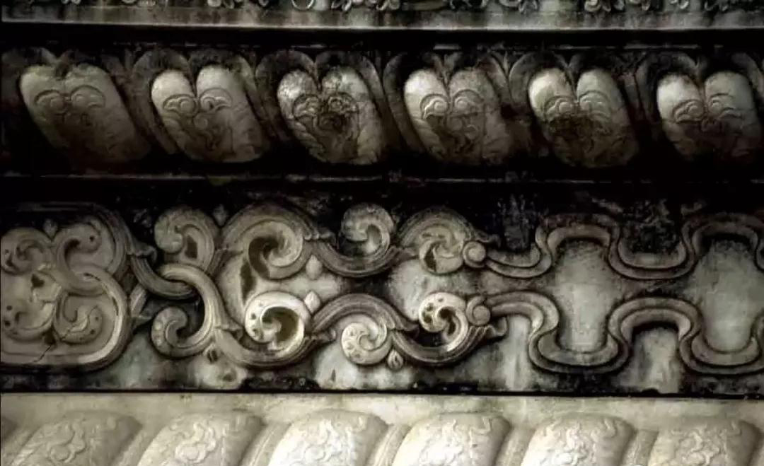 古老的石雕裝飾-皇家雕塑，歷史見證石頭上的滄桑和溫度