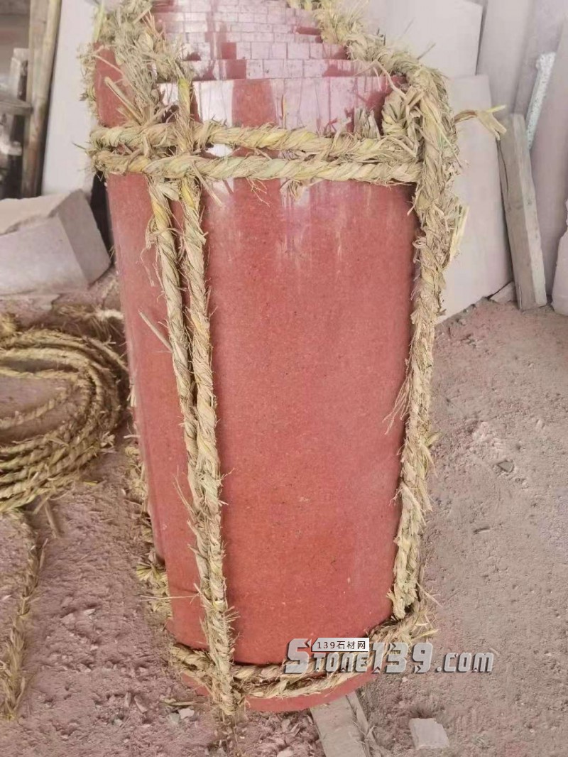 四川雅安天虹石材廠主營雅蒙黑、滎經紅（中國紅）、紫檀木紋、漢白玉