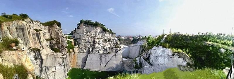 福建漳州臺商投資區(qū)石材礦山復綠變身礦坑酒店、礦坑公園