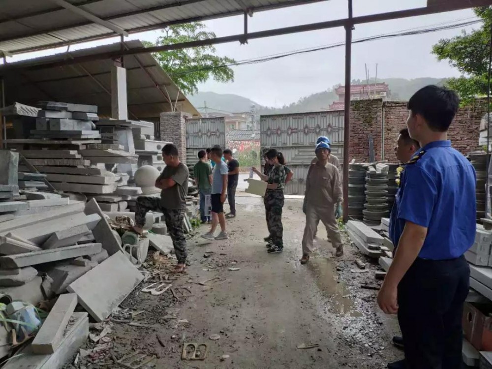 南安市詩山鎮(zhèn)、樂峰鎮(zhèn)查處轄區(qū)內的“三無”石材廠