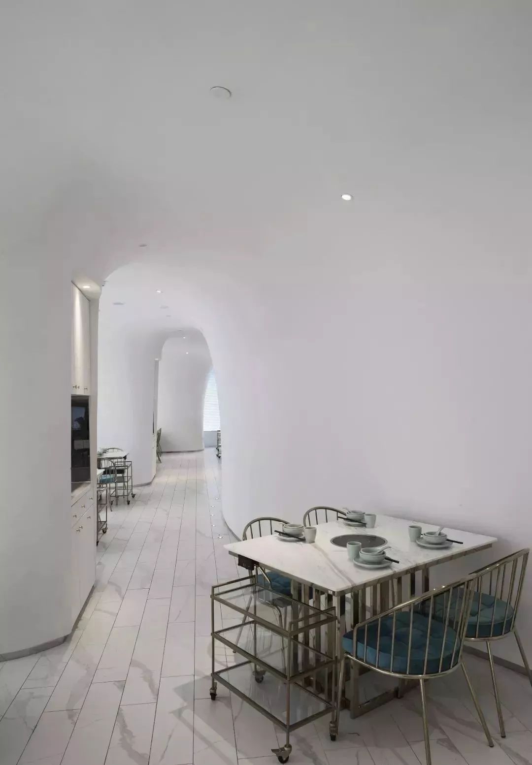 帶您看看上海一家時(shí)尚火鍋餐廳用“爵士白大理石”打造的內(nèi)裝視覺