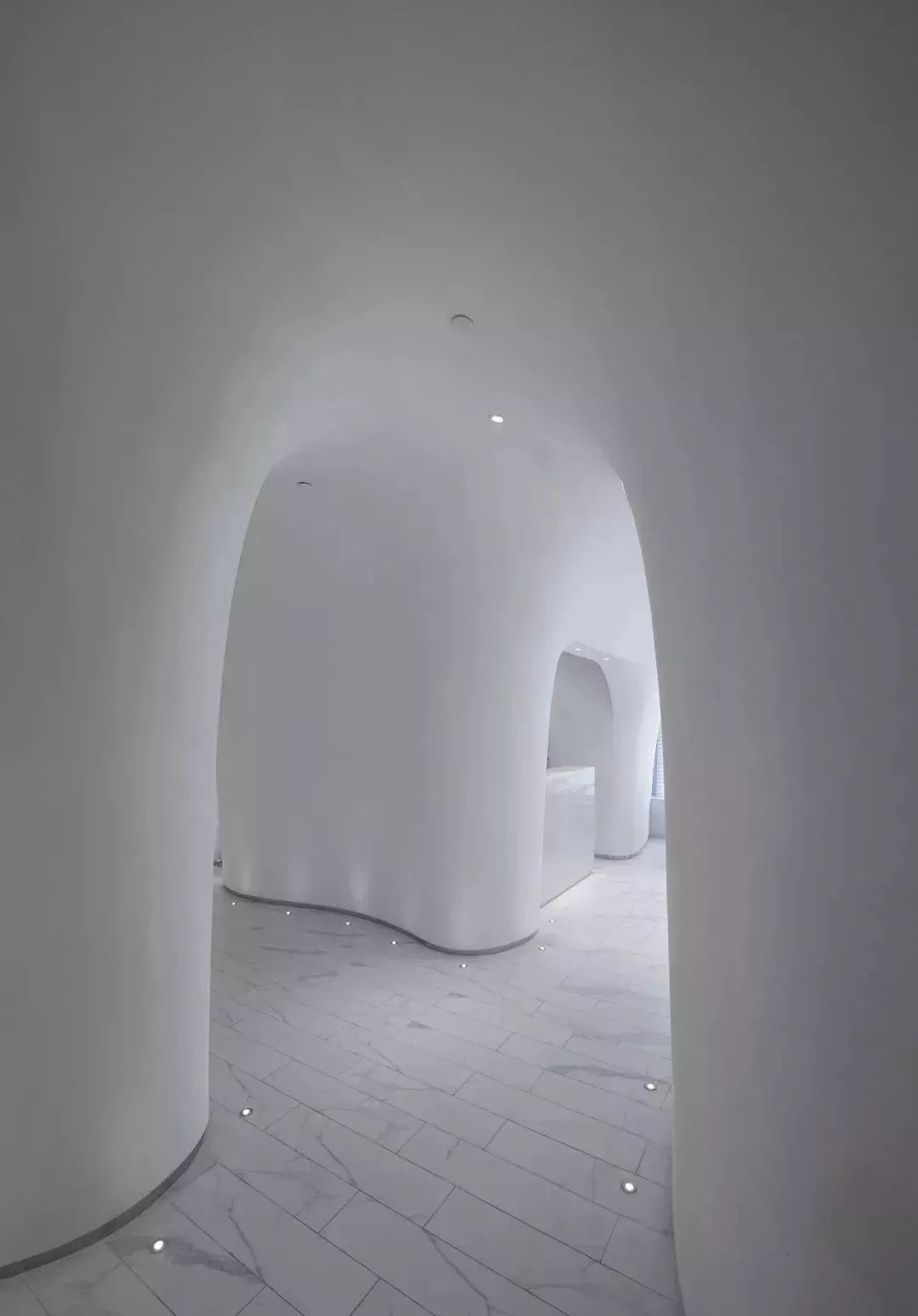 帶您看看上海一家時(shí)尚火鍋餐廳用“爵士白大理石”打造的內(nèi)裝視覺