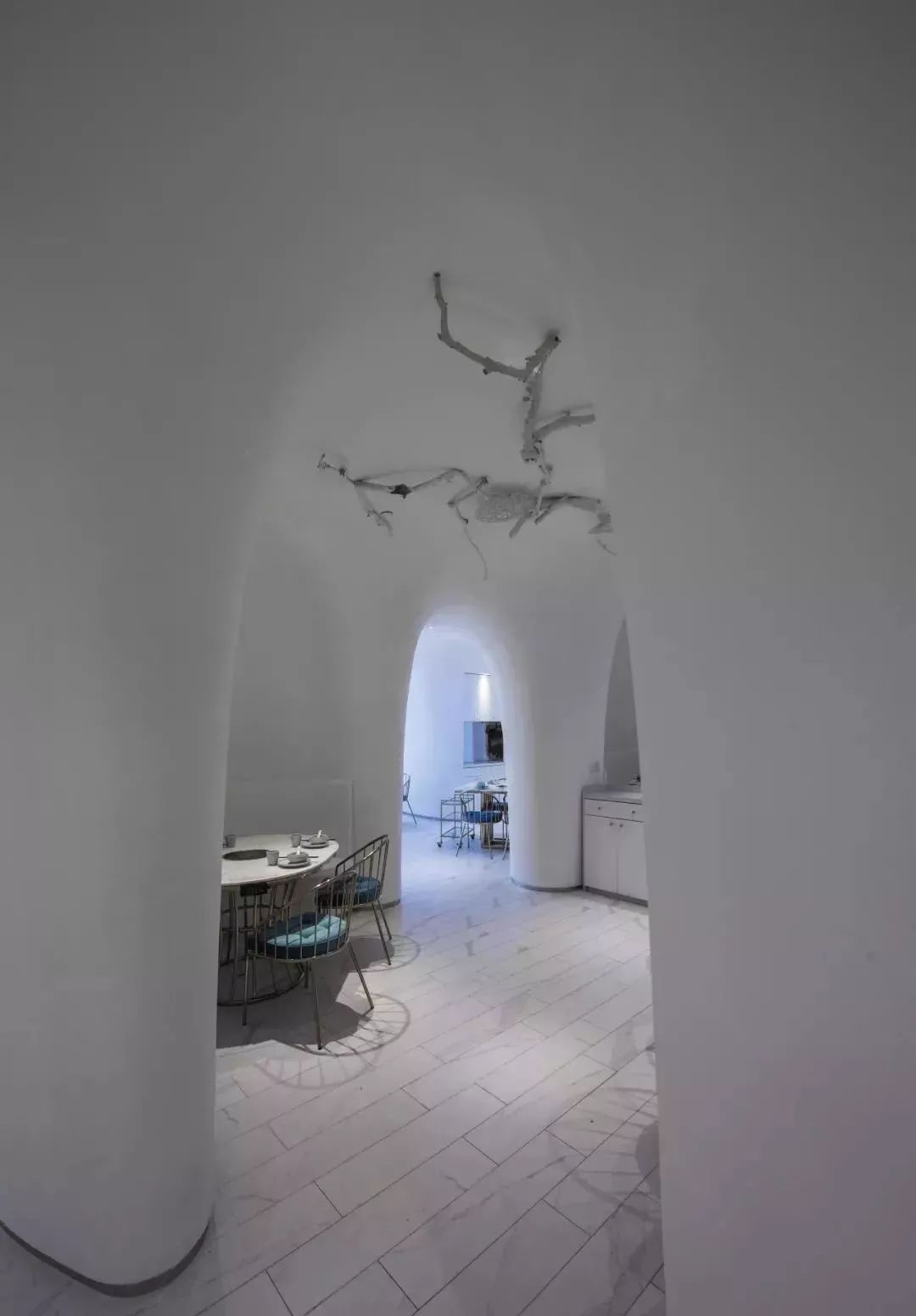 帶您看看上海一家時(shí)尚火鍋餐廳用“爵士白大理石”打造的內(nèi)裝視覺