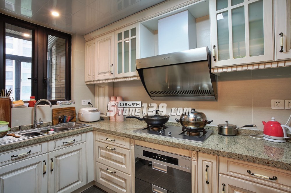 廚房臺面選石英石 如果開裂后是換還是修