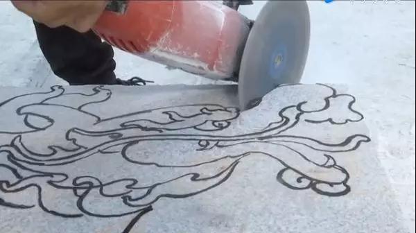 精雕細琢，讓麻城花崗巖升值數十倍甚至上百倍，從千元增值到上萬元