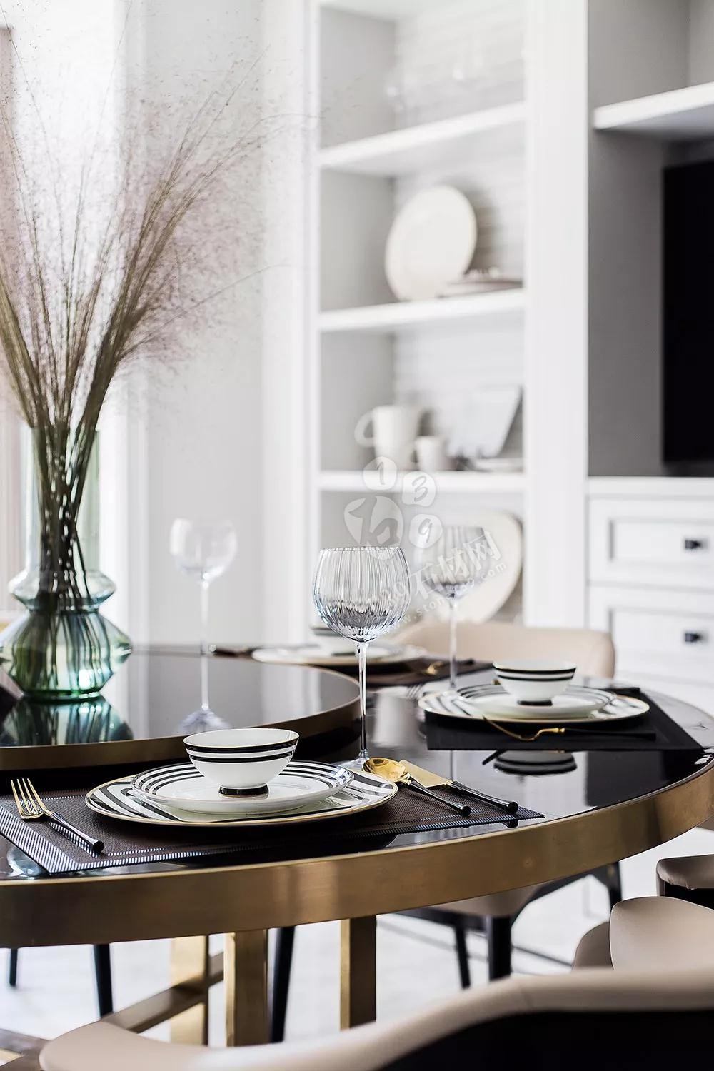 黑色石材帶根的三個品種（黑白根、茶玉、勞倫黑金）對比介紹