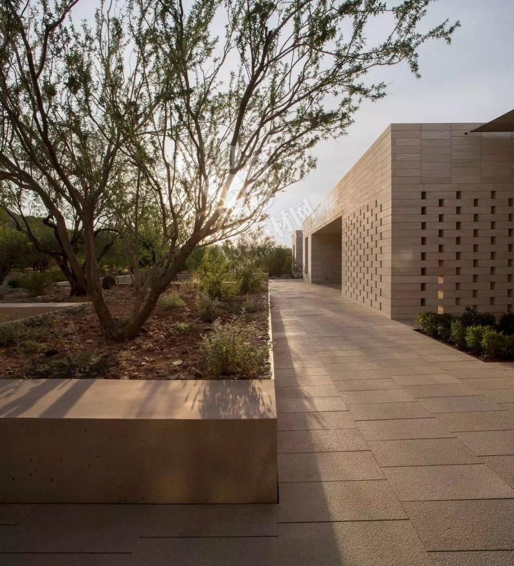 為什么洞石這么受歡迎，看看這個全石材裝飾您應該有答案了