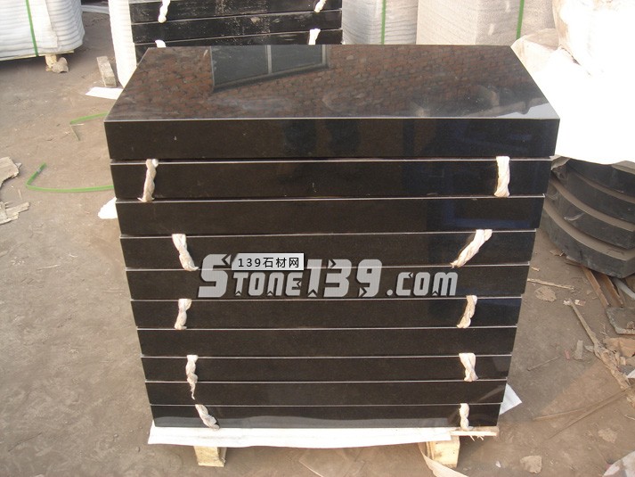 在國(guó)內(nèi)做中式的黑色墓碑石如何選材