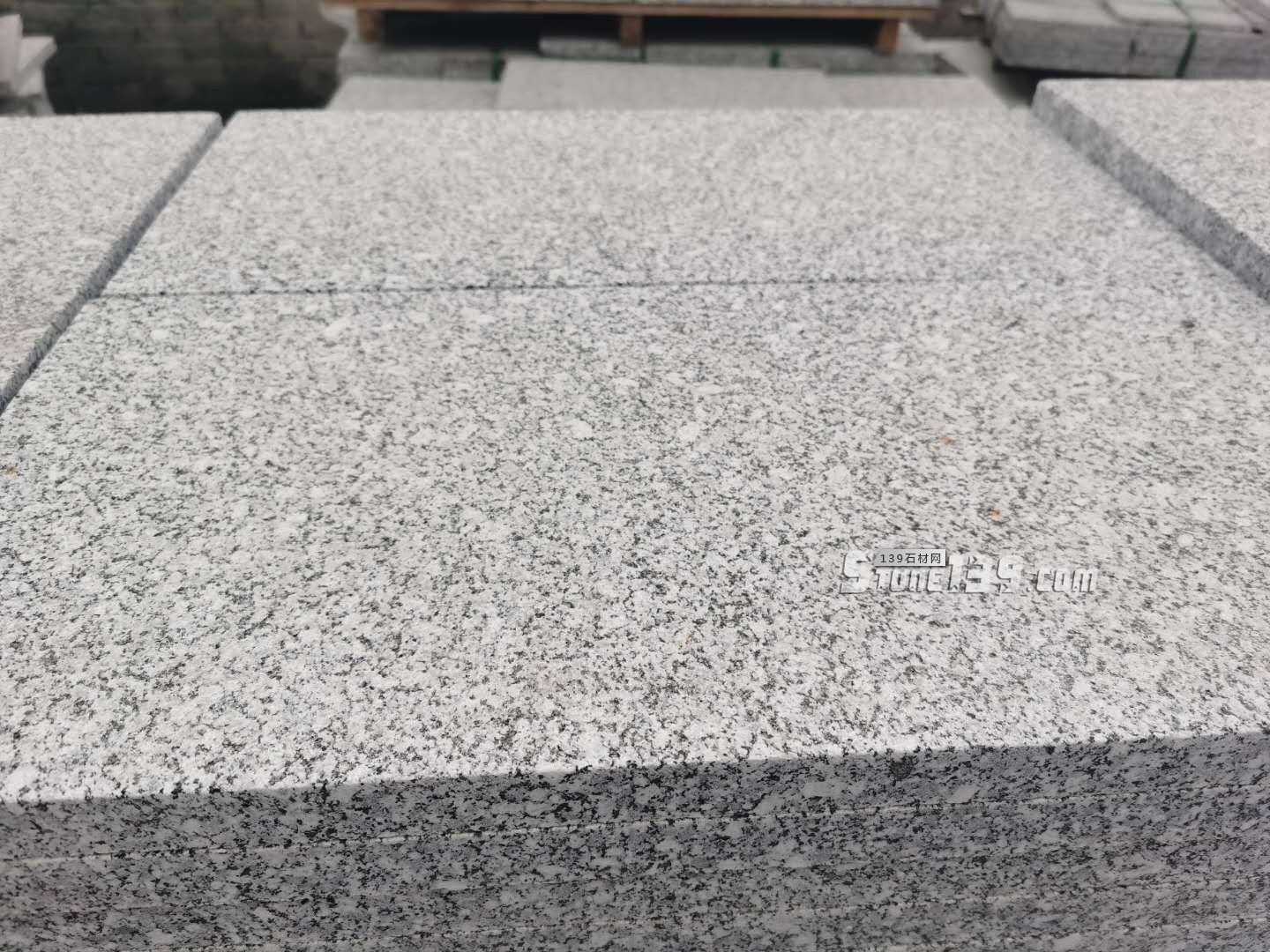 溆浦縣福華石業(yè)有限公司主營(yíng)湖南芝麻灰、湖南芝麻黑