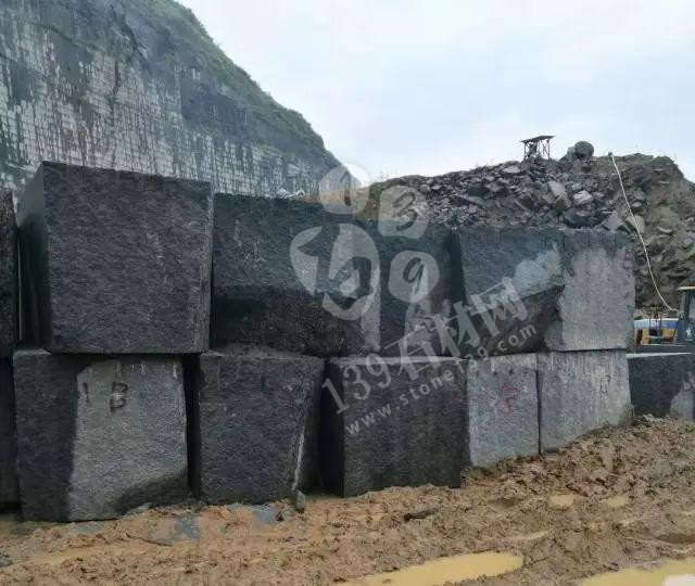 廣西鐘山縣人大副主任到花山鄉(xiāng)花崗巖礦山調研，附鐘山青（廣西芝麻黑）欣賞！