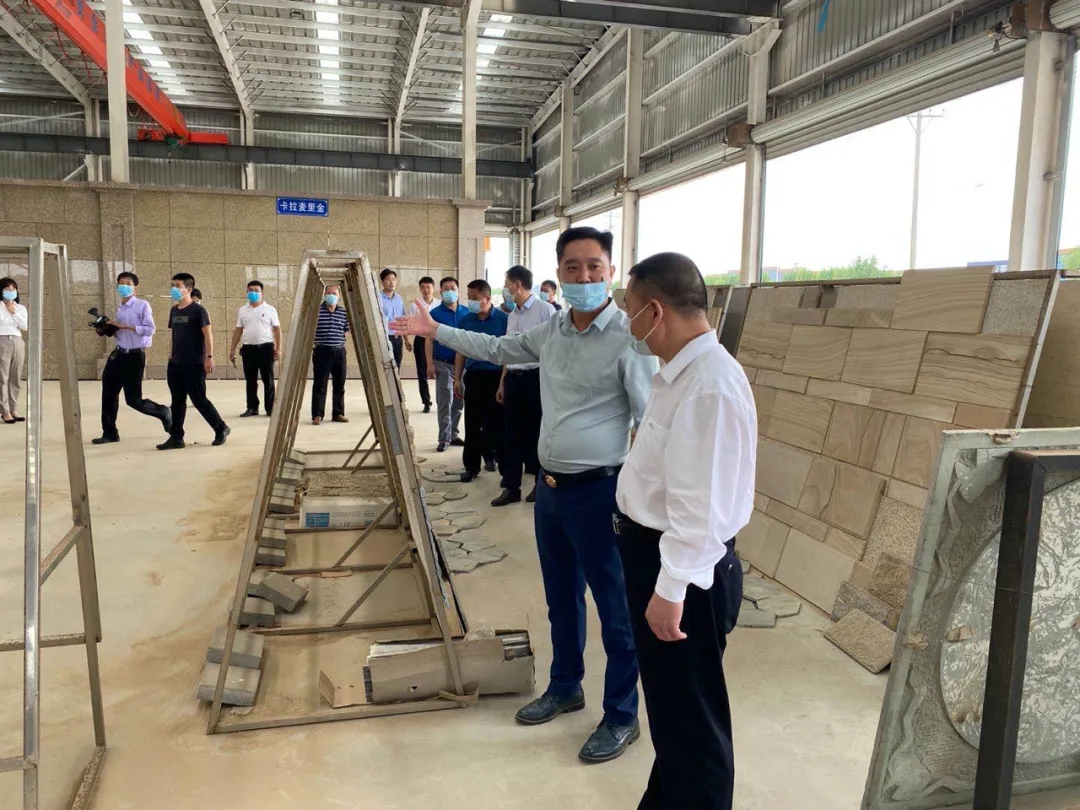 河北滄州市副市長張文閣對黃驊港華業石材新城進行考察調研活動