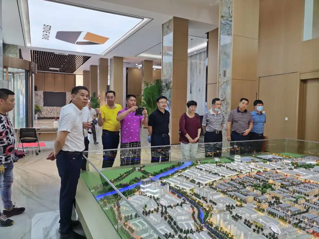 湖南郴州市宜章縣委副書記縣長張潤槐率隊赴麻城考察石材產業園區建設經驗