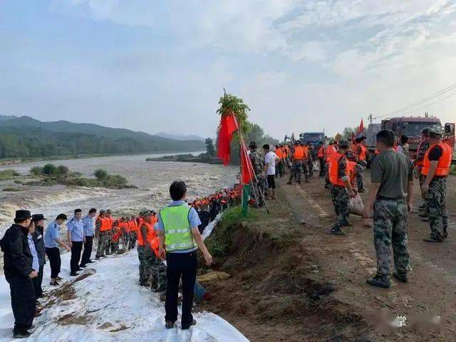 麻城發生重大塌方險情！麻城石材人無償運送5000方石材荒料進行拋石固腳！點贊！