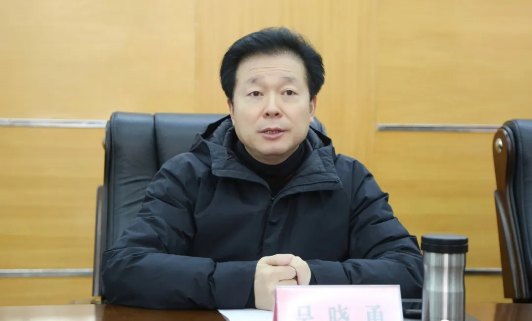 四川達州萬源市委書記吳曉勇主持召開石材城道路建設專題會議