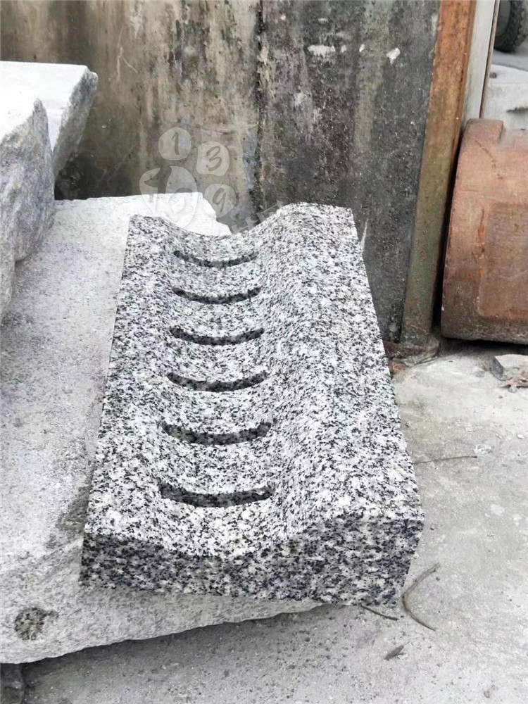 舊石新說-芝麻黑花崗巖