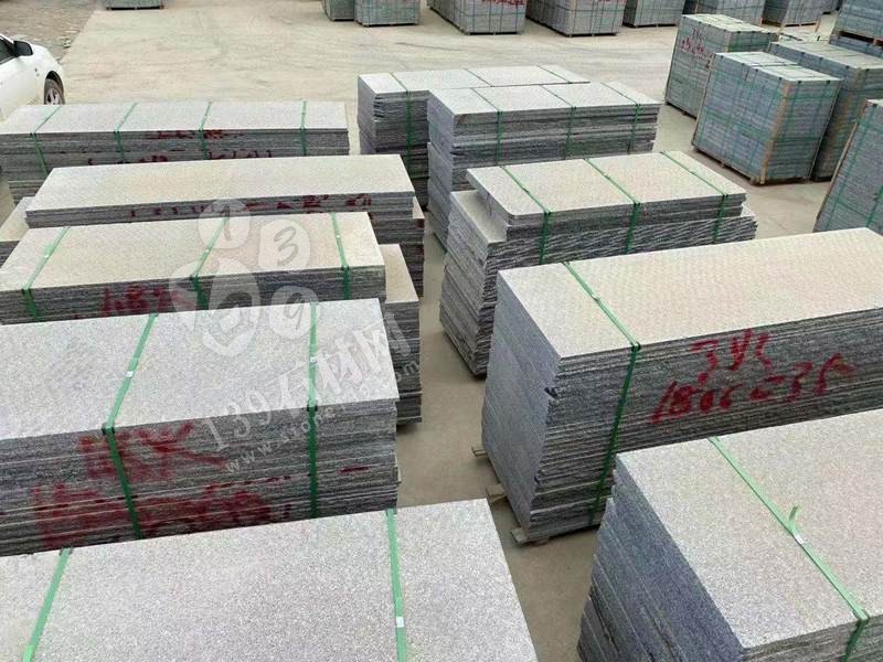 【鐘山大枋石業(yè)】經(jīng)營廣西芝麻黑654毛光板、樹池石、水溝蓋板、馬蹄石、園林環(huán)境等異形石材