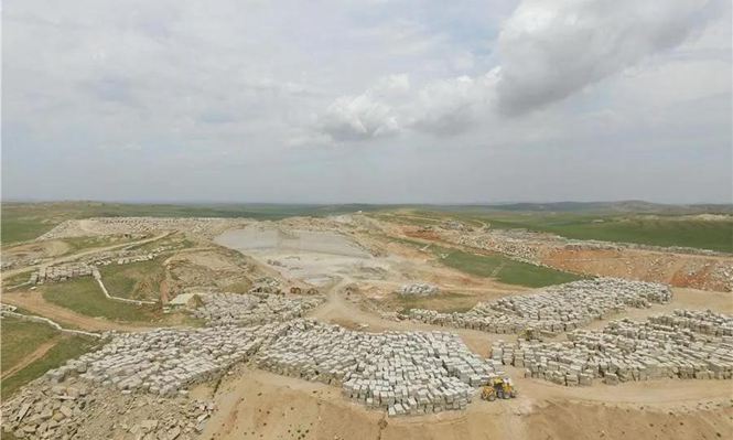 “中國(guó)塞北石材之鄉(xiāng)”內(nèi)蒙古鑲黃旗石材礦山和金鉆瑪（塞北金麻）白金瑪（蒙古白麻）產(chǎn)品欣賞！