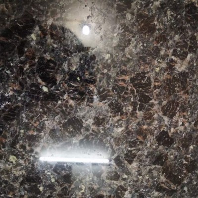 印度開采的石頭主要發英國 然后就叫英國棕？