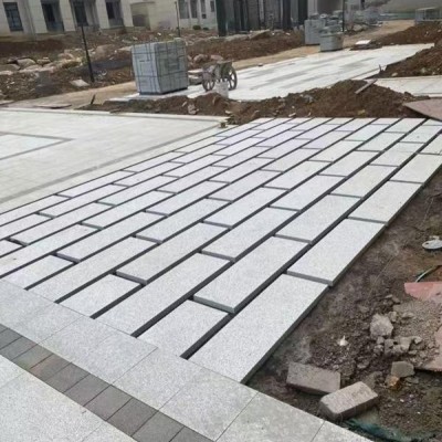 湖南芝麻灰花崗巖廣場地鋪工程實(shí)景
